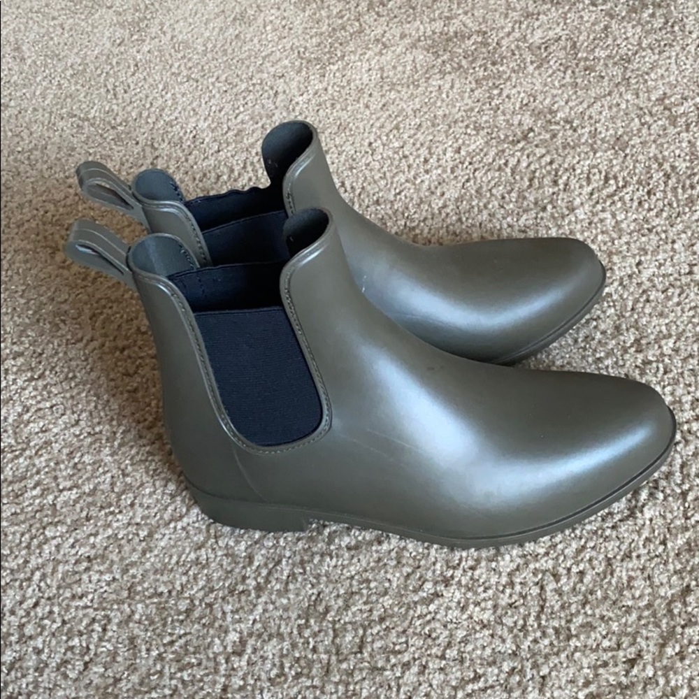 ARMY GREEN RAIN BOOTS
